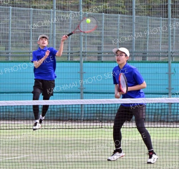 中学３年ペアの太田・山名組１８歳以下Ｖ、三崎が女子１８歳以下２冠　全十勝ジュニア単・複テニス