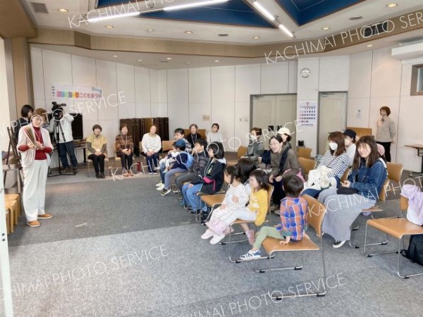 読み聞かせや工作で本に親しむ　本別町図書館こどもまつり