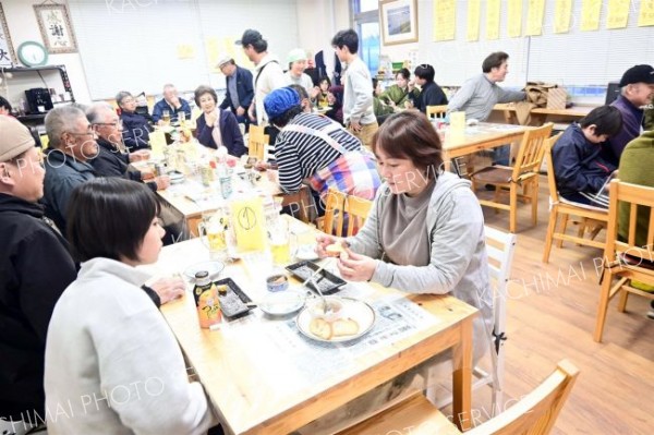 営業開始１時間で満席の居酒屋