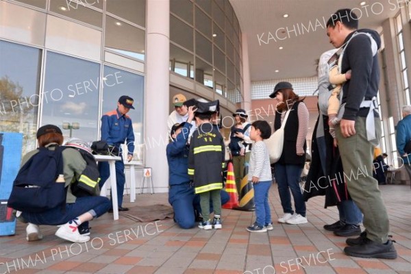 試乗体験や防火服試着も　フレスポスズランプラザで「はたらくじどうしゃ展」 3