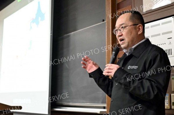 講義を位行う総杜氏（とうじ）（須貝拓也撮影）