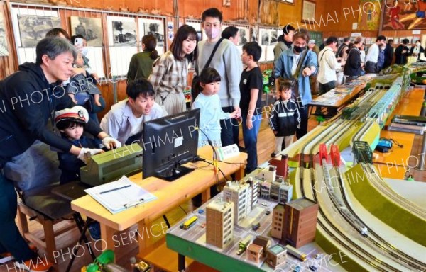 十勝晴第２信号場初の一般公開　大勢の家族連れらでにぎわう　音更