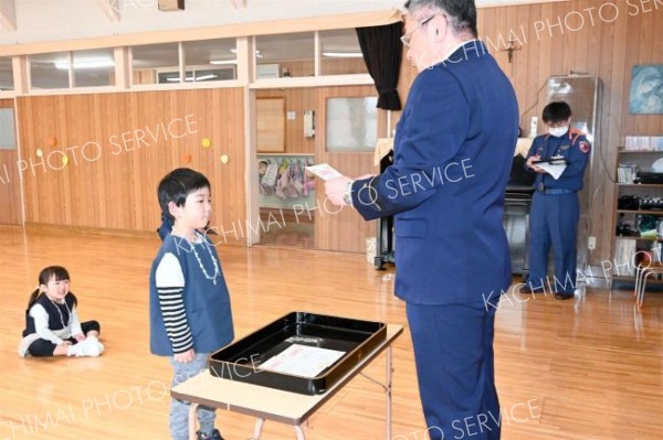 火遊びしません！池田カトリック幼稚園で幼年消防クラブ任命式 5