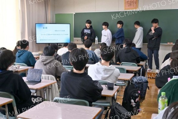 投票率を上げるには…探究活動を中間発表　帯広柏葉高校