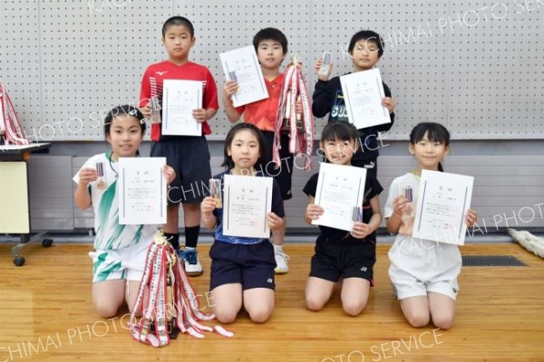 ３・４年男女入賞者。