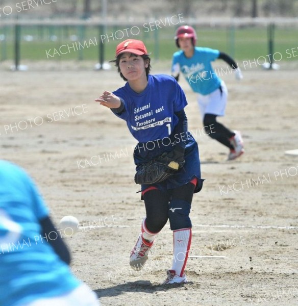 【札内・札内東・豊頃―緑南・下音更】２試合を一人で投げ抜き、チームの優勝に貢献した札内・札内東・豊頃