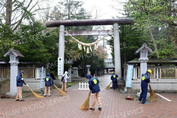 宮坂建設工業が神社清掃奉仕