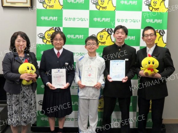 水泳ジュニア五輪の結果報告　中札内の小中学生３人