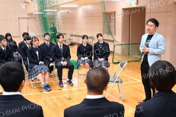 白樺学園で海外留学知る「ワールドワンダープログラム」開催　１年生が参加