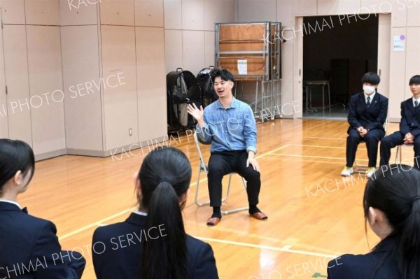 海外留学での経験を語る