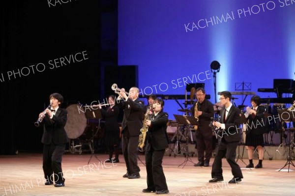 池田高校の演奏（助川かおる通信撮影）