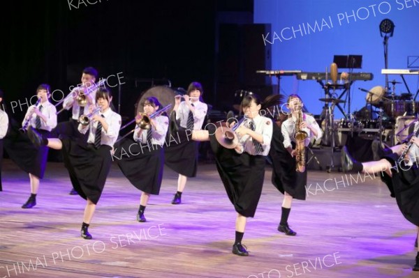 旭川永嶺高校の演奏（助川かおる通信撮影）