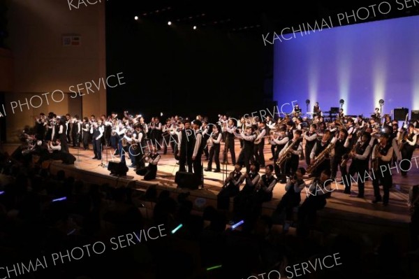 札幌国際情報高校の演奏（助川かおる通信撮影）