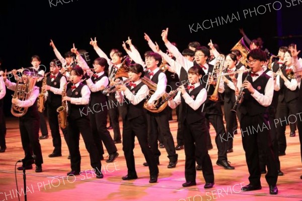札幌国際情報高校の演奏（助川かおる通信撮影）