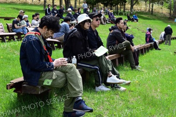 町内外から多くの観客が訪れた