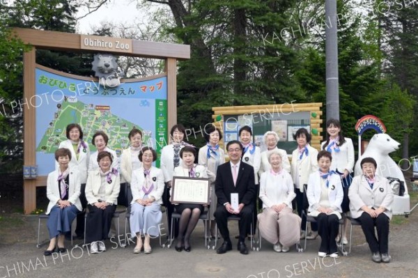 おびひろ動物園に掲示板贈る　国際ＳＩ帯広みどり
