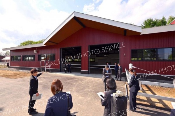 馬生産育成教育棟報道内覧会（金野和彦撮影）