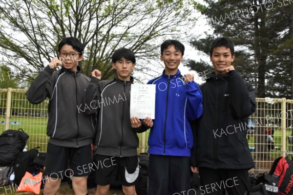 中学男子４００メートルリレーでチームベストの４６秒１７をマークした帯緑園。