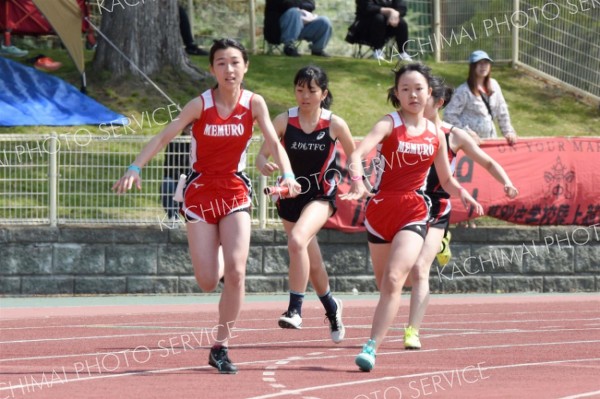 小学６年女子４００メートルリレー