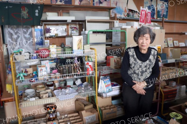 「最後に品物を多くのお客さんの手に渡って愛用してもらえれば」と話す