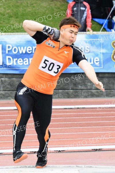 【男子砲丸投げ決勝】１投目と６投目に１３メートル３１を記録し優勝した脇坂理希（白樺学園）