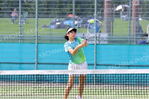 【女子団体戦決勝・帯大谷―帯三条】圧倒的な強さを見せて快勝した帯大谷の三崎心愛。個人戦も危なげなく単複を制した