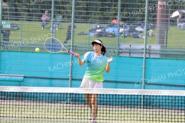 【女子団体戦決勝・帯大谷―帯三条】圧倒的な強さを見せて快勝した帯大谷の三崎心愛。個人戦も危なげなく単複を制した