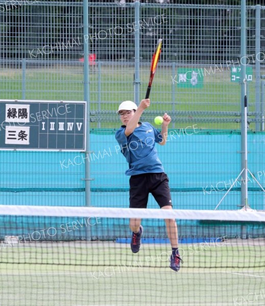 男子団体戦優勝の帯緑陽
