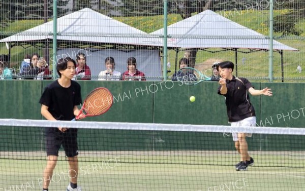 男子団体戦優勝の帯緑陽