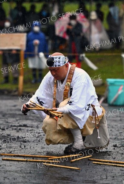 荒行「火渡り」で無病息災願う　剣山麓で第１回火まつり　清水 写真7