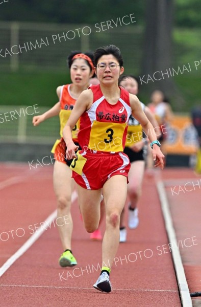 ３０００ｍ障害大会新Ｖ　学校対抗は白樺学園男女　全十勝高体連陸上最終日