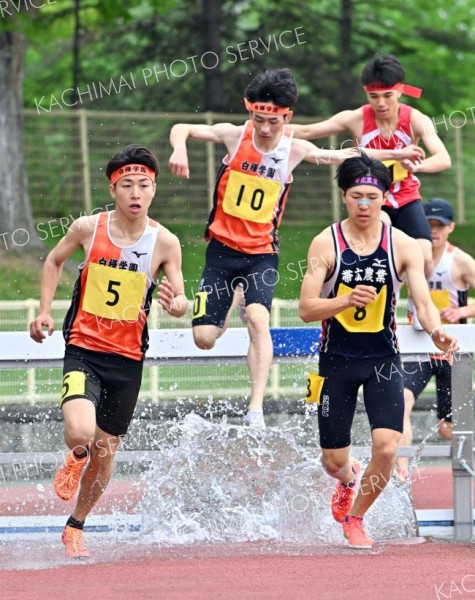 【男子３０００メートル障害決勝】９分２５秒５８の大会新で優勝した