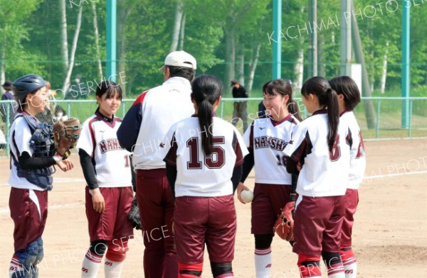 【リーグ戦・帯南商―帯大谷】ピンチでも円陣で笑みを浮かべる帯南商の選手たち