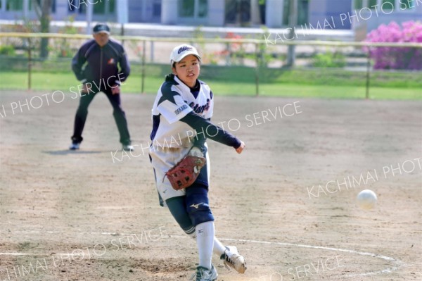 【リーグ戦・帯大谷―帯南商】力投する帯大谷の手塚仁菜。四回を無失点に抑えた