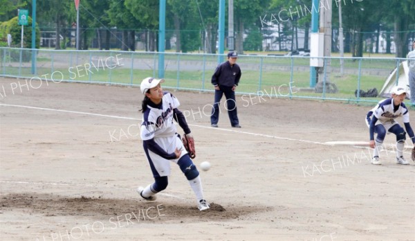 【リーグ戦・帯大谷―帯南商】力投する帯大谷の手塚仁菜。四回を無失点に抑えた