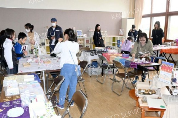 物づくり体験や小物販売でにぎわう会場