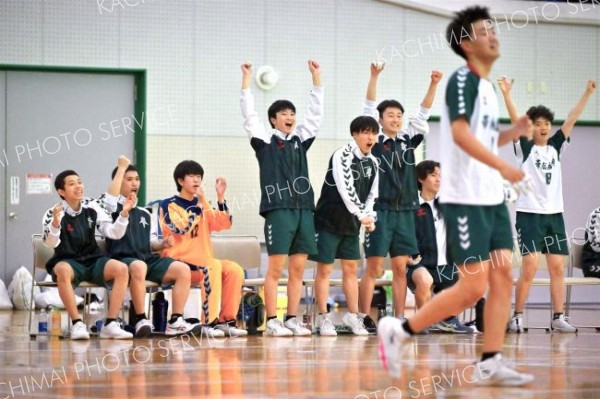 男子優勝決定戦・帯三条―帯柏葉（金野和彦撮影）