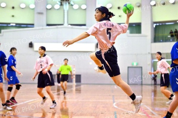 女子優勝決定戦・帯三条―帯柏葉（金野和彦撮影）