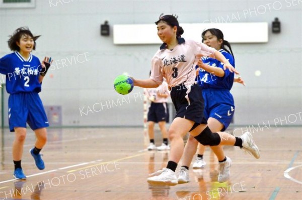 女子優勝決定戦・帯三条―帯柏葉（金野和彦撮影）