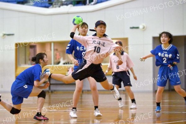 女子優勝決定戦・帯三条―帯柏葉（金野和彦撮影）