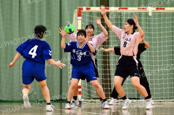 女子優勝決定戦・帯三条―帯柏葉（金野和彦撮影）
