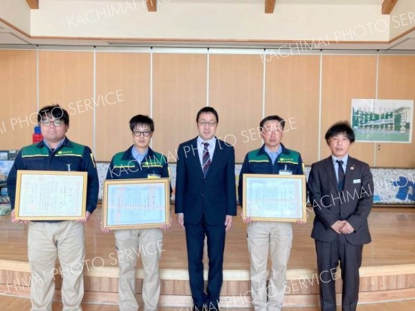 宮坂建設工業に清川小が感謝状　グラウンド整備奉仕で