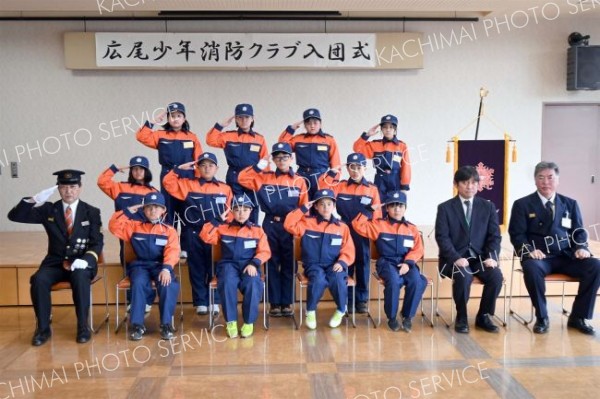 今年度の少年消防クラブに入団した児童たち