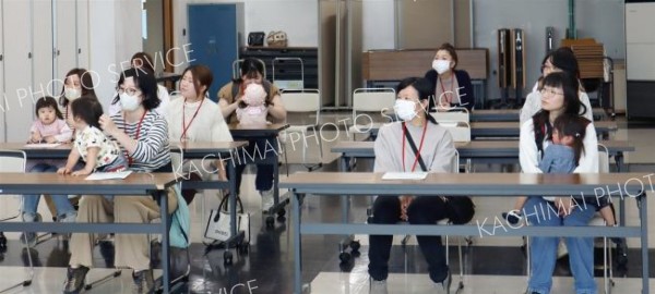 開級式に出席した受講者ら