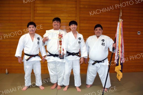 団体戦２年ぶり２８度目優勝の帯広刑務所。