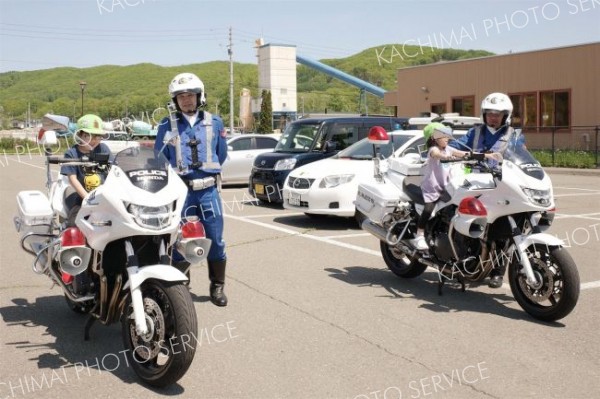 十勝機動警察隊の白バイ２台の乗車体験も実施した
