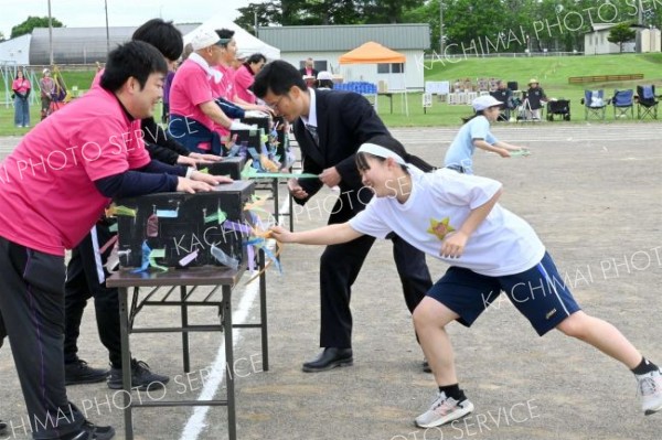 伝統の地域種目「むすんでむすんで」