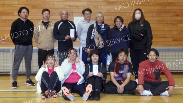 ３２人が熱戦　年齢別混成シンプルバレー大会　浦幌