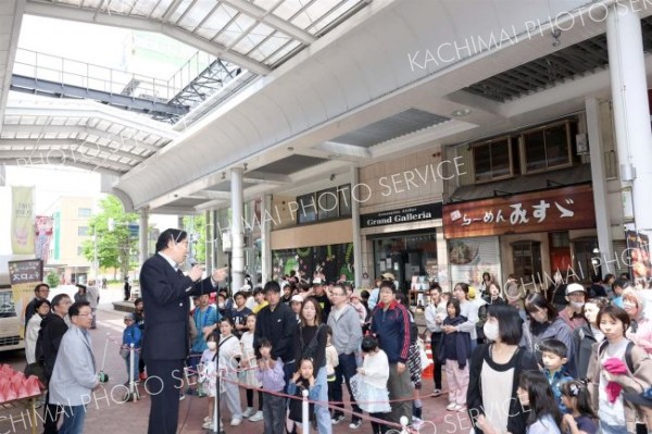 開幕式であいさつする川田会頭（助川かおる通信員撮影）