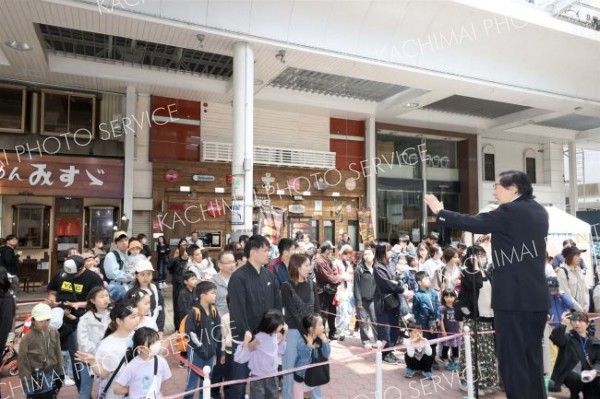 開幕式であいさつする川田会頭（助川かおる通信員撮影）